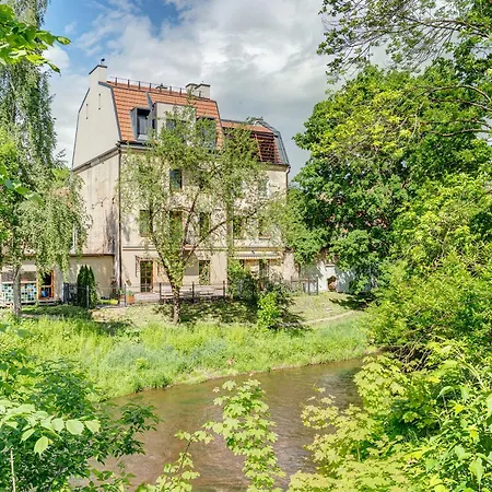 By The River, 13 Апартаменти *